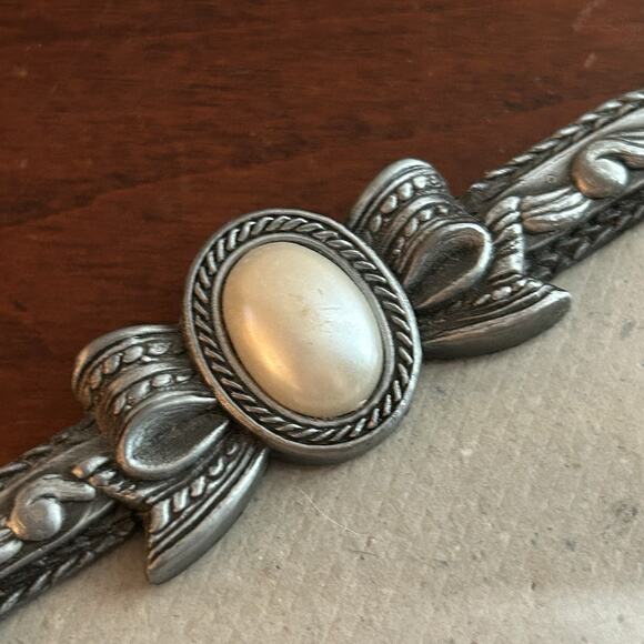 Pewter Scroll With Large Faux Pearl Picture Frame Cottagecore 3.5” x 5” - Picture 3 of 5